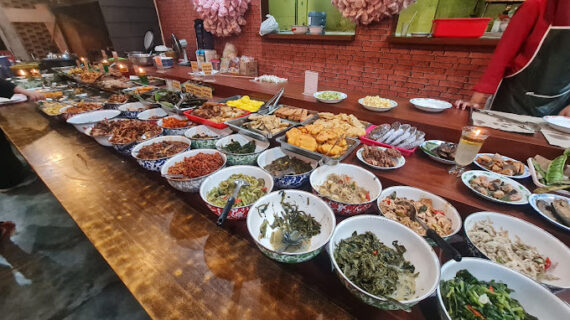 Exploring the Culinary Treasures of Bandung: A Guide to Must-Try Restaurants