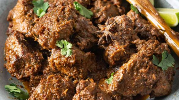 Rendang Daging Khas Minang: Rasa yang Menggugah Selera dan Tips untuk Penderita Hipertensi
