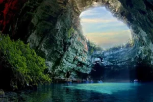 Exploring the Enchanting Beauty of Maluku: A Comprehensive Guide to Its Must-Visit Destinations