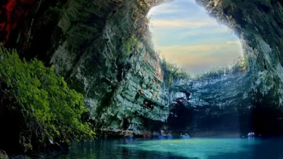 Exploring the Enchanting Beauty of Maluku: A Comprehensive Guide to Its Must-Visit Destinations