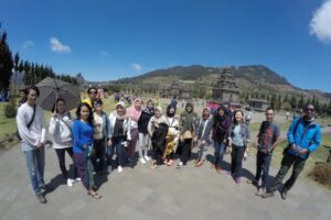 5 Komunitas Traveling di Indonesia yang Bisa Bantu Kamu Move On dari Cinta