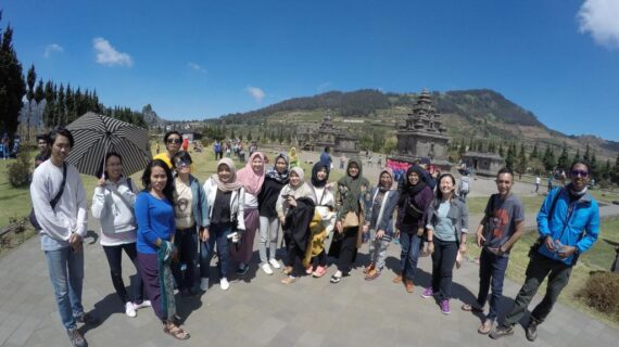 5 Komunitas Traveling di Indonesia yang Bisa Bantu Kamu Move On dari Cinta