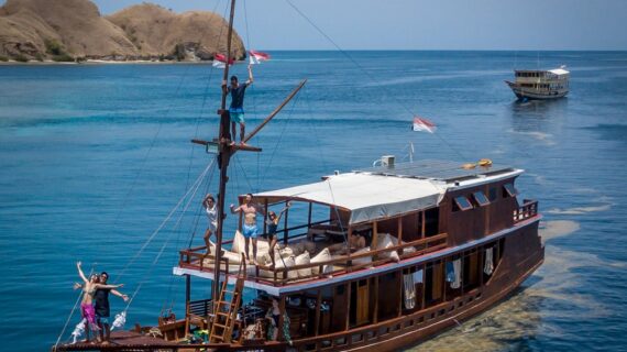 Exploring Komodo National Park: A Comprehensive Guide to the Best Boat Tours in Labuan Bajo