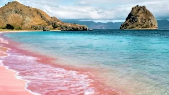 10 Destinasi Wisata Terbaik di Indonesia yang Harus Dikunjungi